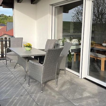 Apartment 100 Qm Im Weindorf - Balkon/Garage Aspisheim المظهر الخارجي الصورة
