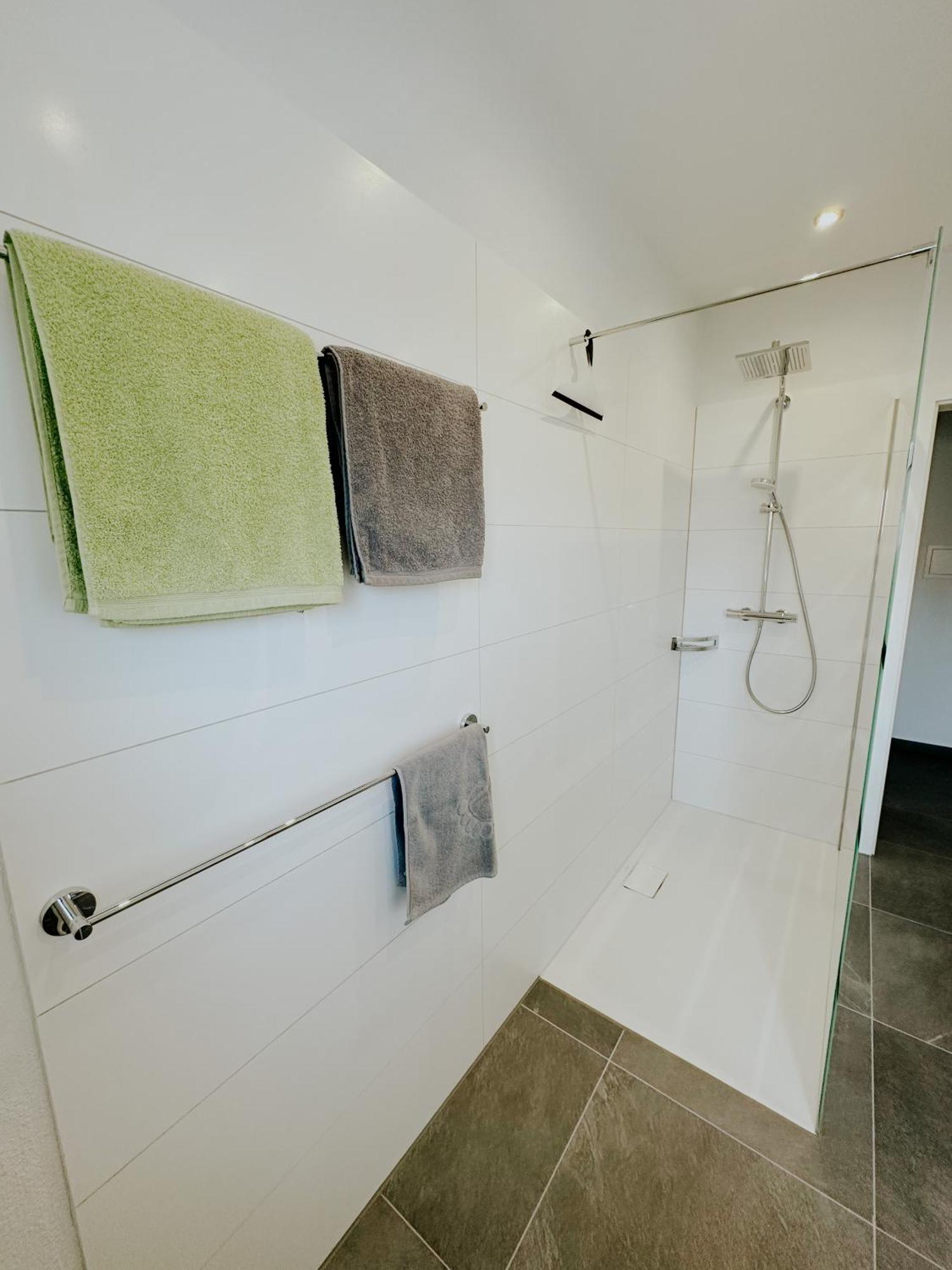Apartment 100 Qm Im Weindorf - Balkon/Garage Aspisheim المظهر الخارجي الصورة